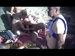 La bebé de pelo larg ...