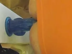 La rubia tetona se m ...