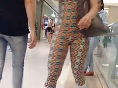 Un vecino divorciado ...