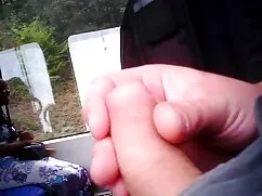 Una niña hace videos ...