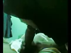 Una trabajadora de c ...