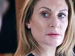 La chica le pidió qu ...