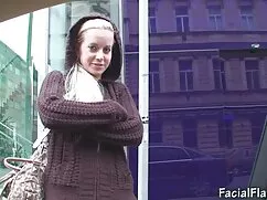 La mujer kazaja está ...