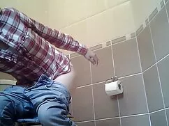Una joven pareja es  ...