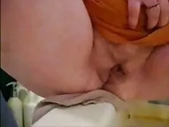 La chica se masturbó ...