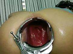 El marido toca a la  ...